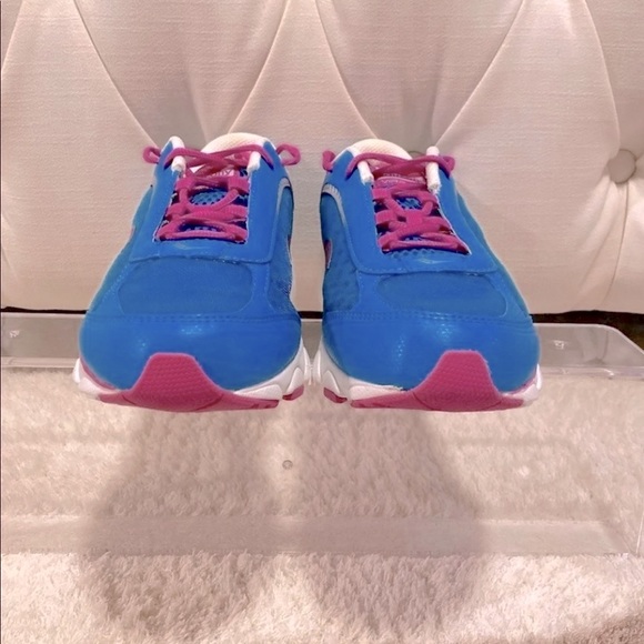 SAUCONY Girls/Women’s Virrata Running Sneaker - Picture 2 of 11